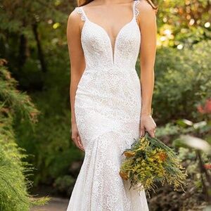 Essense of Australia Classic Lace wedding dress with scallop detail